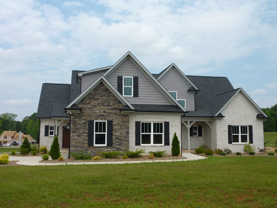 image of 1 1/2 story finished home in Kernersville front view